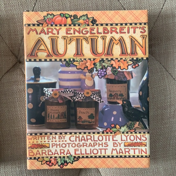 Mary Engelbriet’s Spring and Autumn Decor Books - Picture 5 of 5